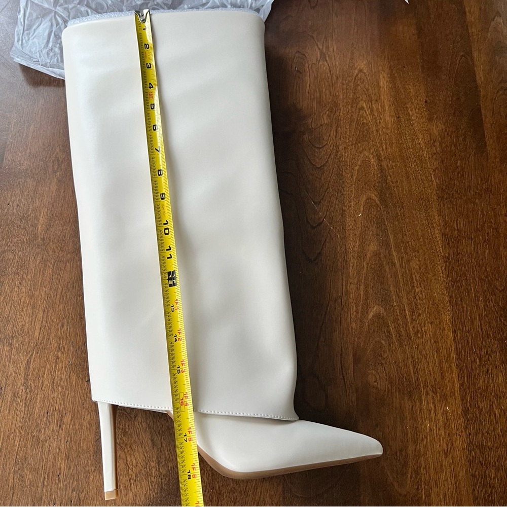 Elegant Cream Heeled Boots - Picture 4 of 8